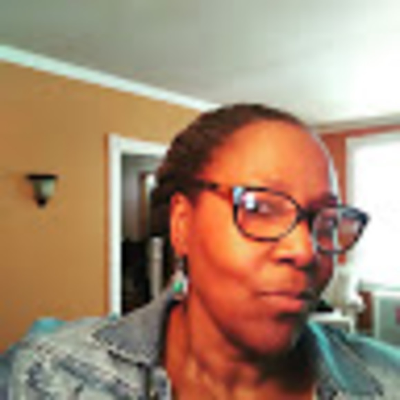 Meet your Posher, Sandy - Picture 1 of 1